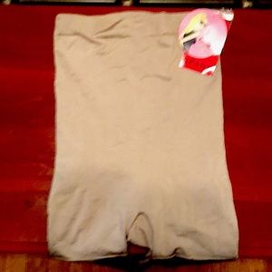 Spank Shaping Mid Thigh Bodysuit NWT Size Large